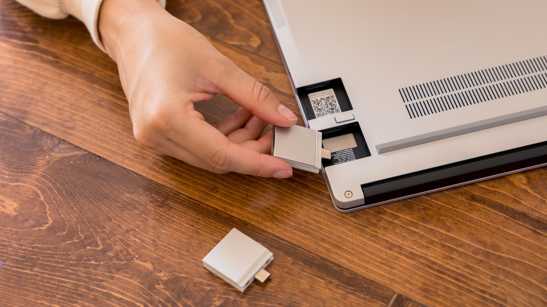 DockFrame: A Modular USB-C Hub That Adapts to Your Workflow