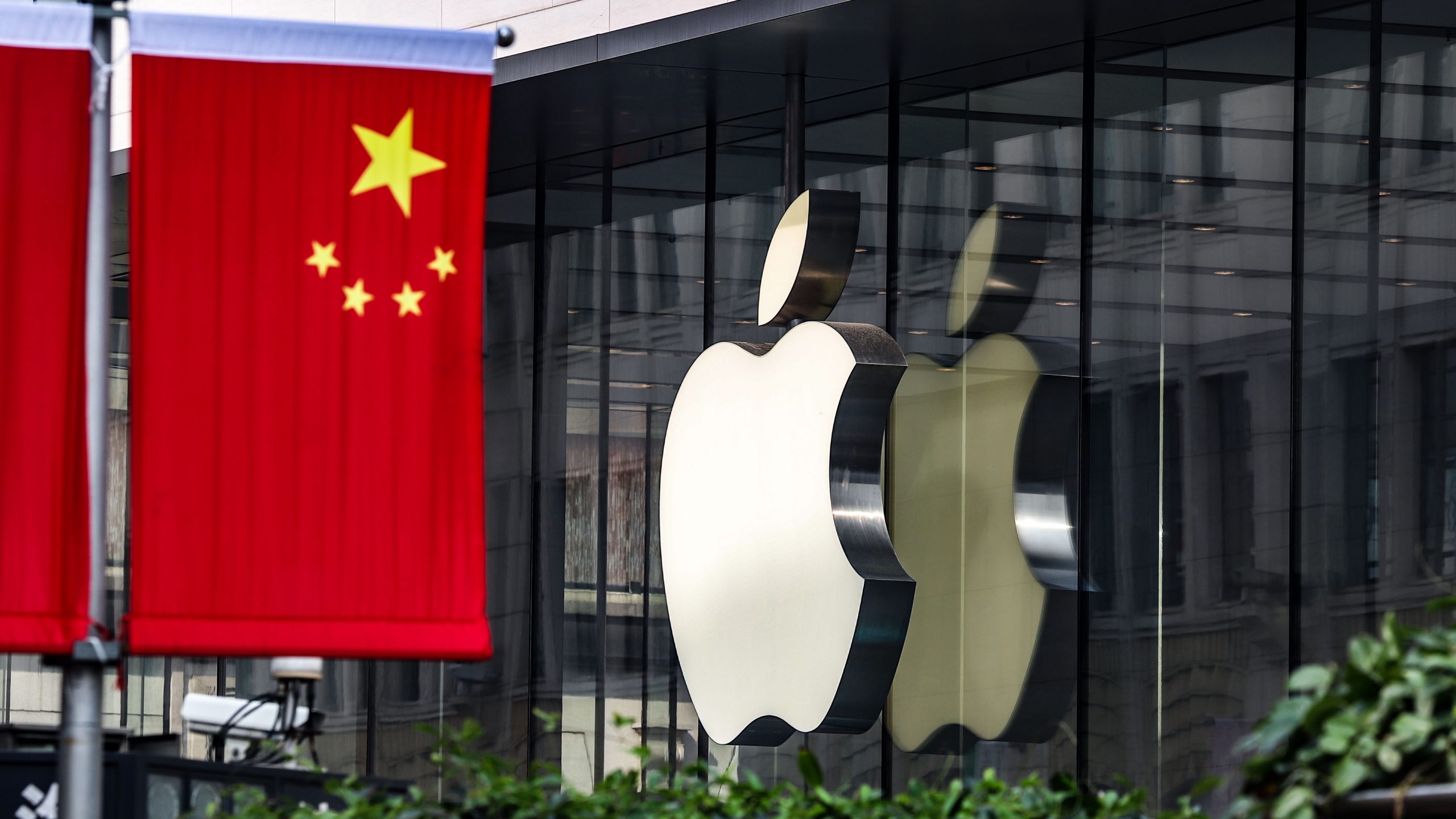 Apple’s U.S. Manufacturing Surge: 10 Servers Per Hour in Houston as Geopolitical Risks Loom