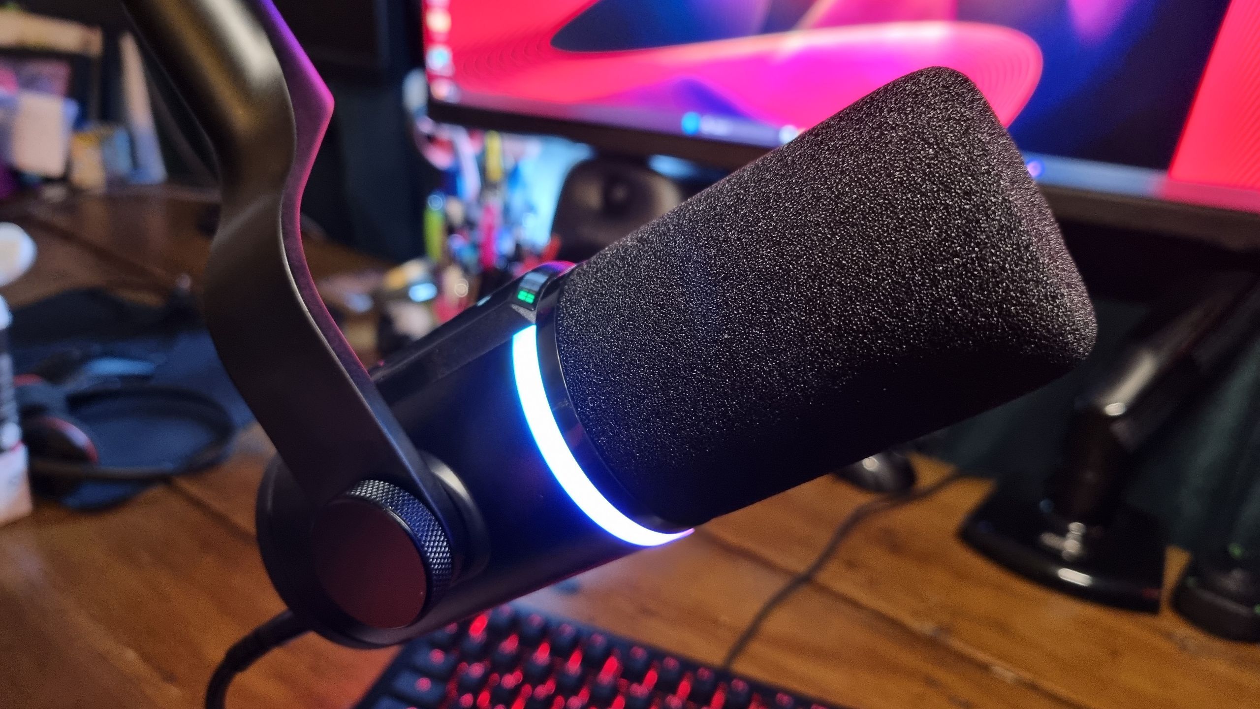 HyperX FlipCast: A Dual-Interface Mic with Dual Problems—High-End Audio Meets Underwhelming Software