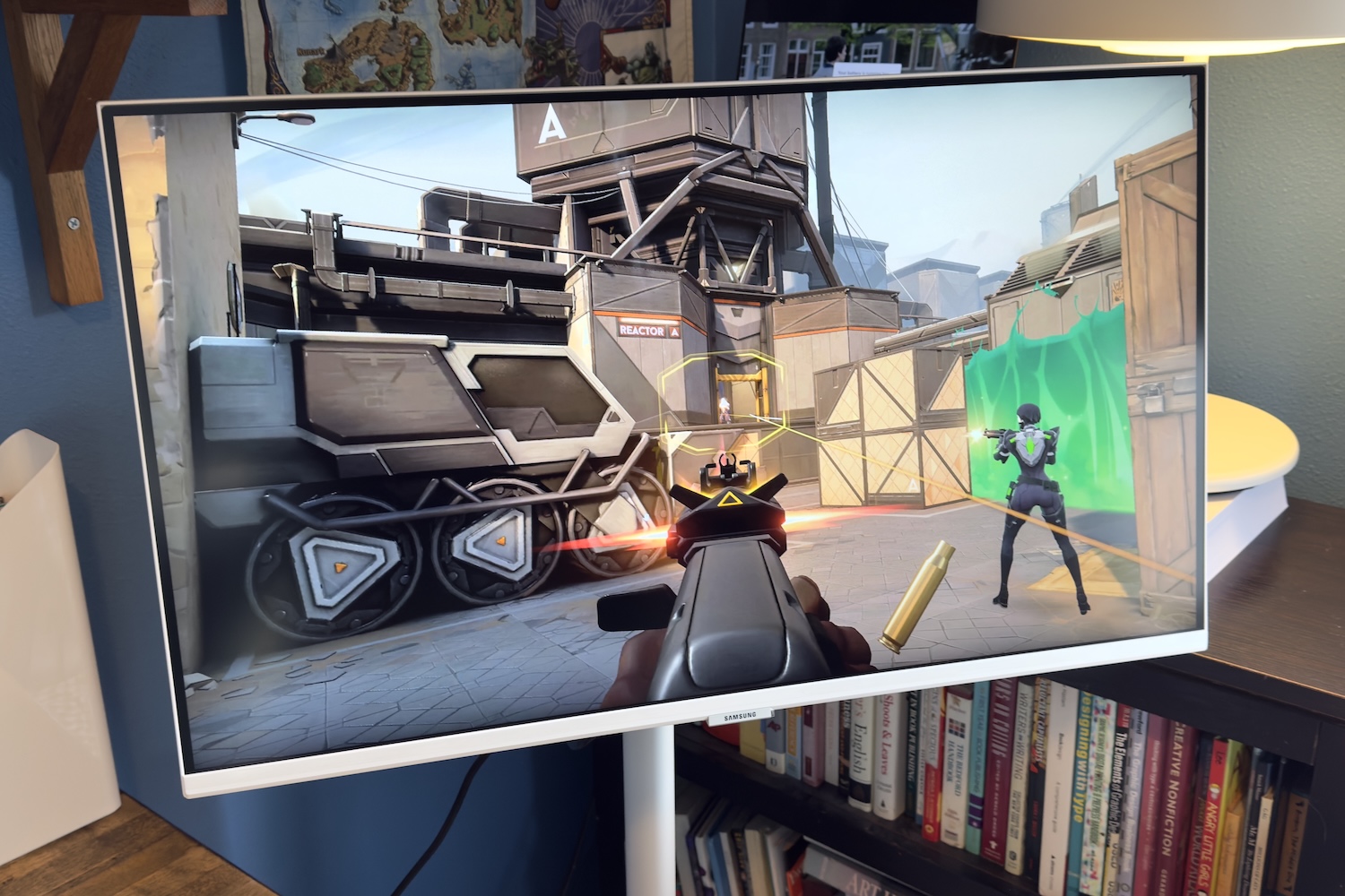 Samsung's Movingstyle M7: A Mobile Display Tailored for Windows Workflows