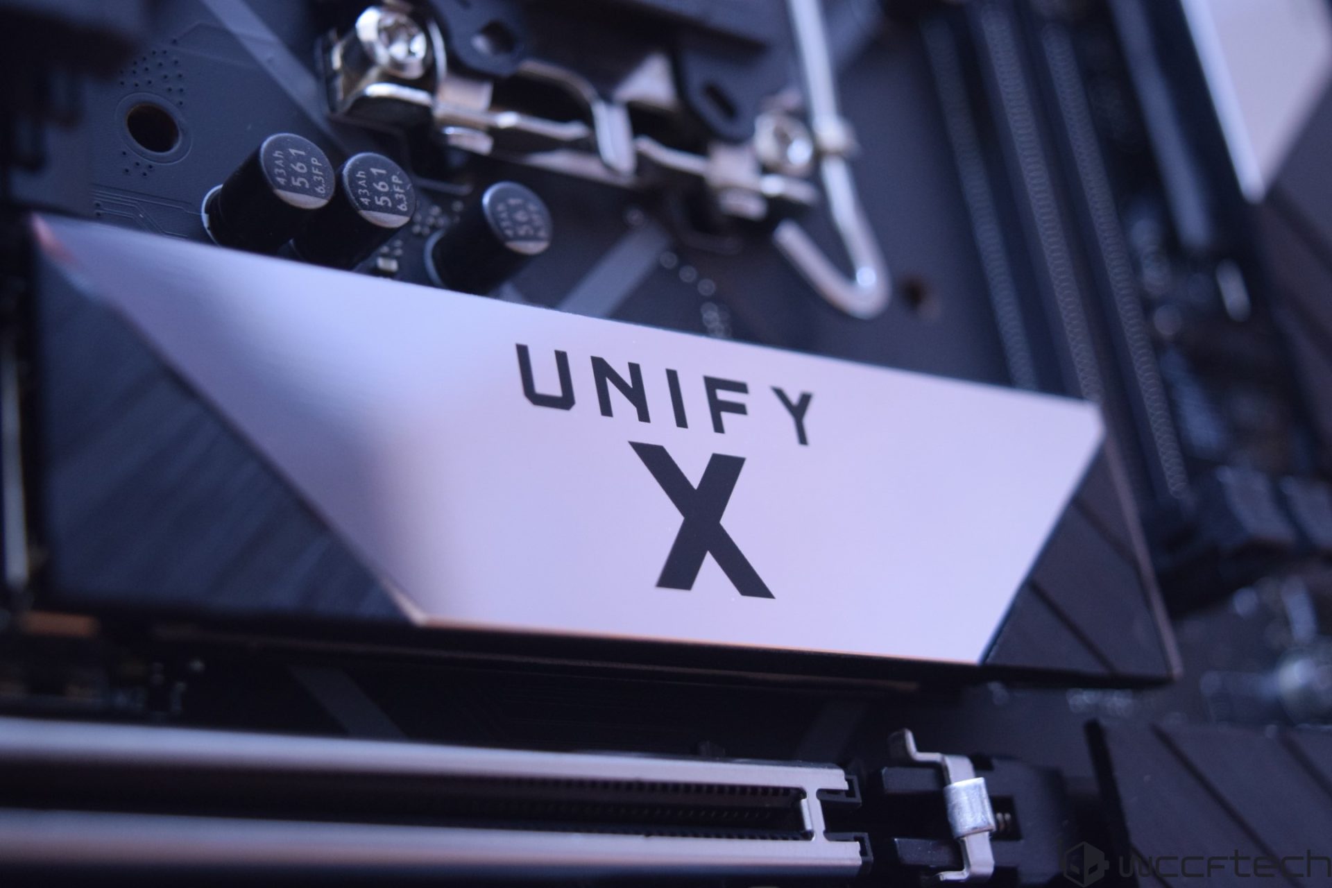 MSI MEG X870E Unify-X MAX: Pushing DDR5 Limits with Extreme Performance Features