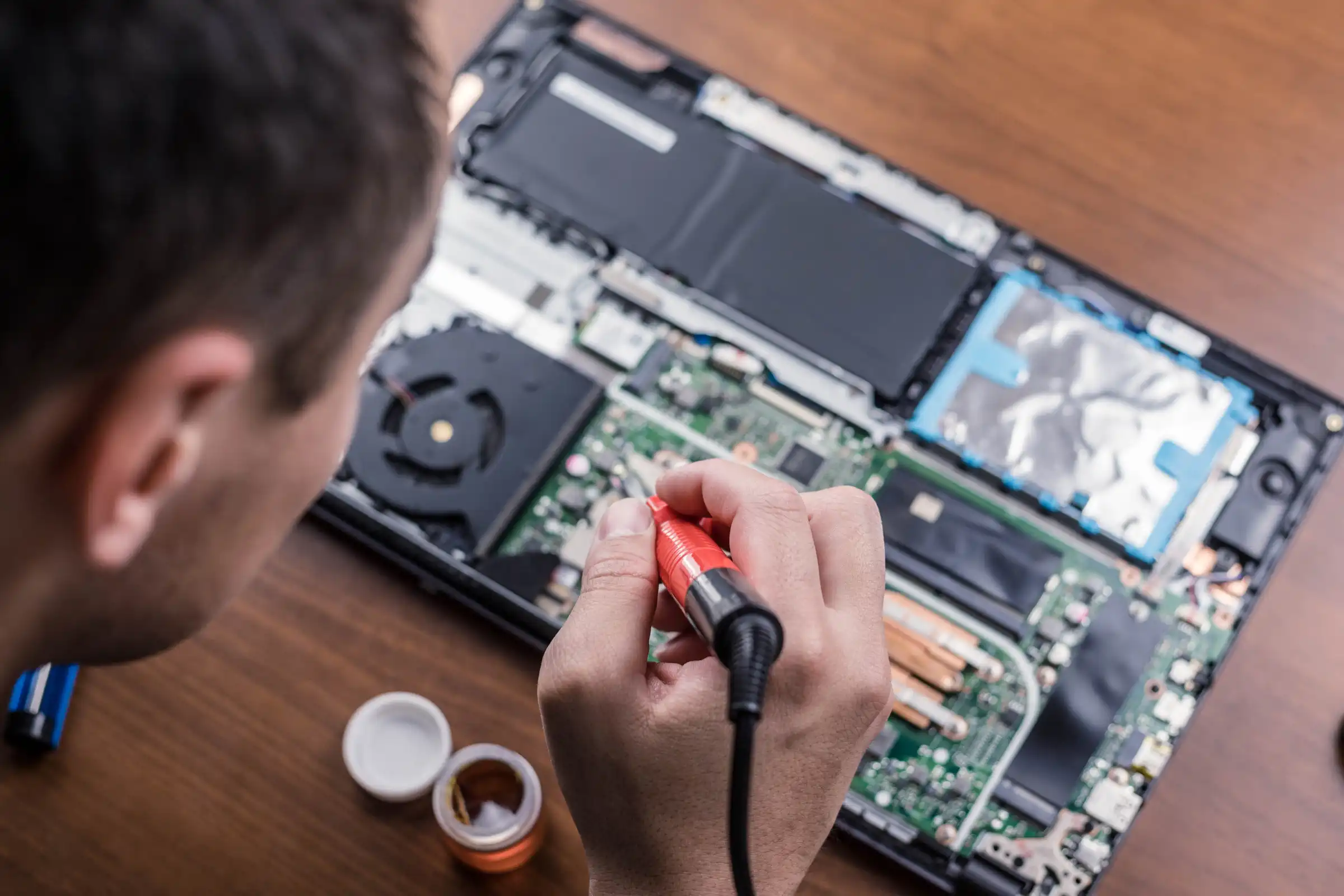 Soldered RAM in Laptops: A Double-Edged Sword for Enterprise Buyers