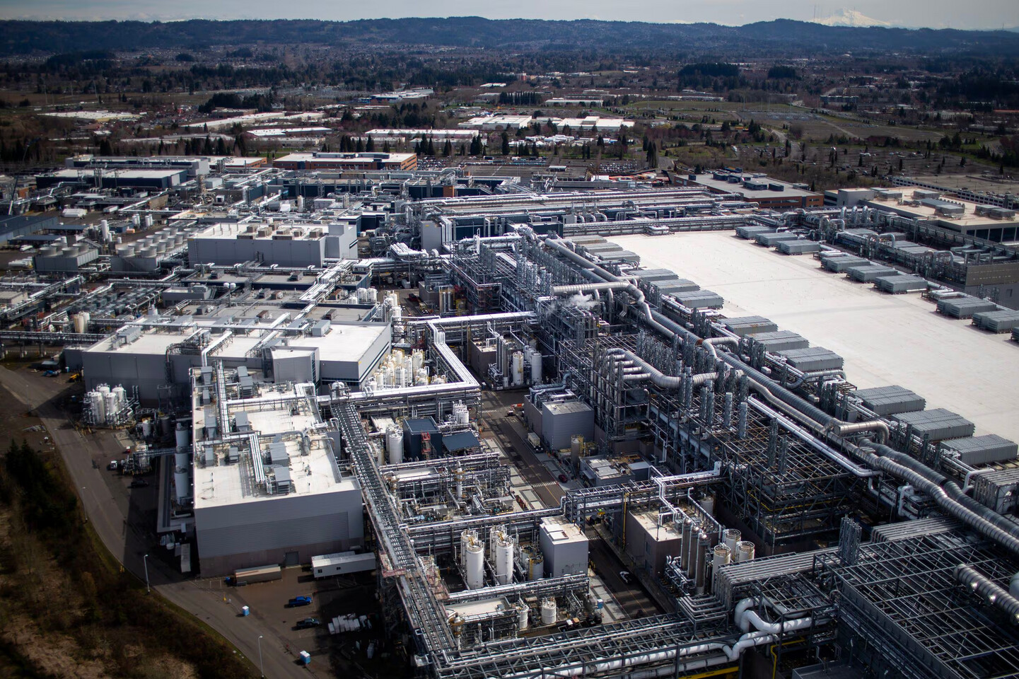 Apple's Semiconductor Strategy Shifts Toward U.S. Foundry Partnership