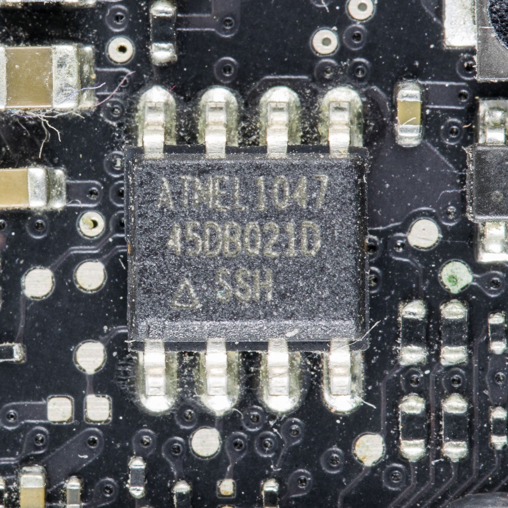 M1 Max Transplant: A High-Risk Surgery Brings a MacBook Pro Back to Life