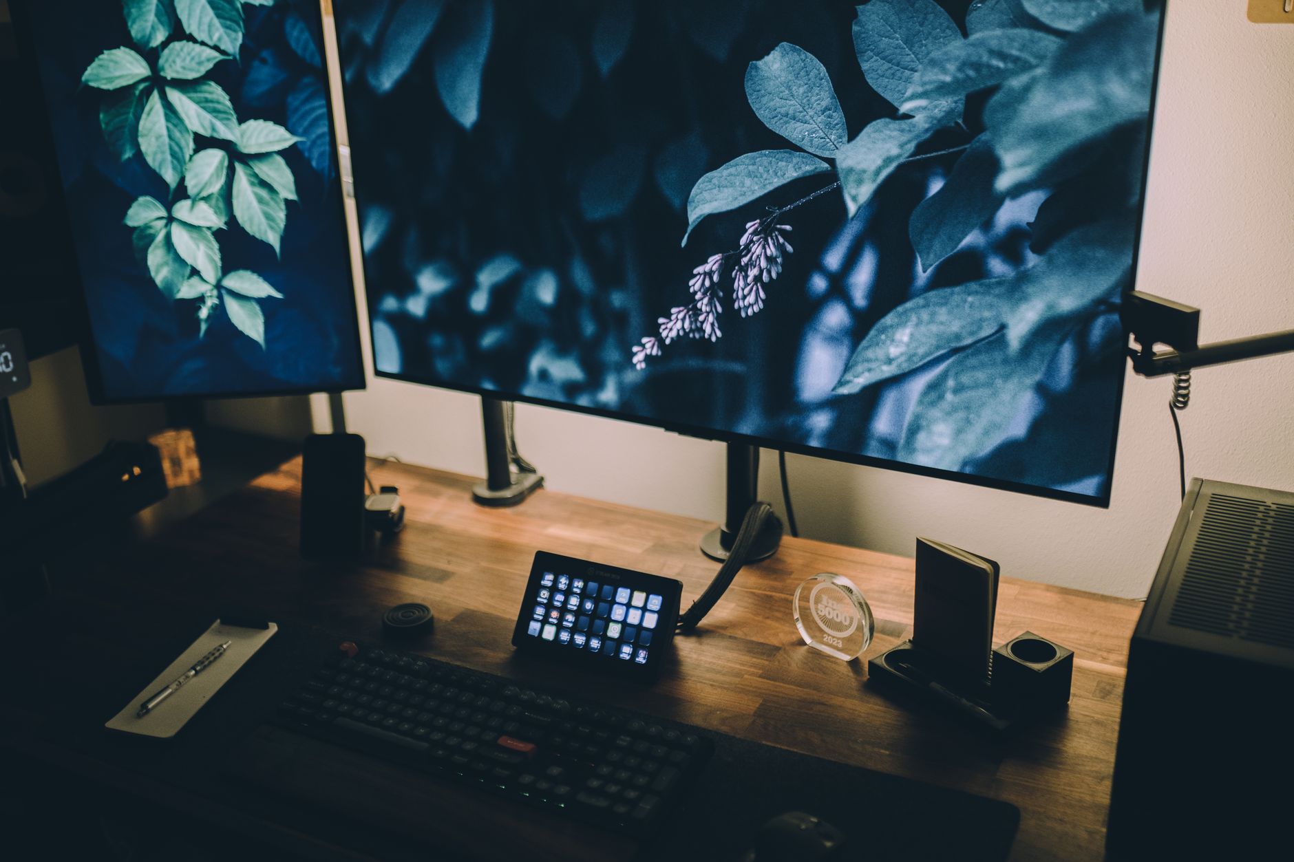 Mini-ITX case redefines desktop ergonomics with built-in monitor mount