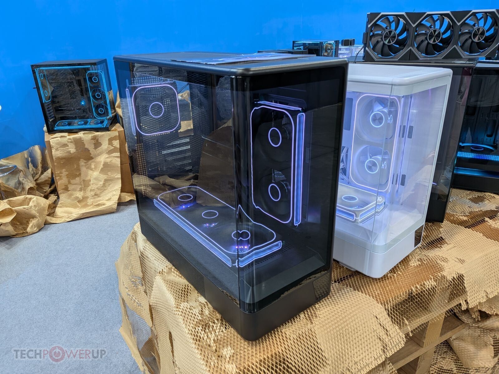 CASECOM Redefines Mid-Tower Design with Floating-Compartment Cases