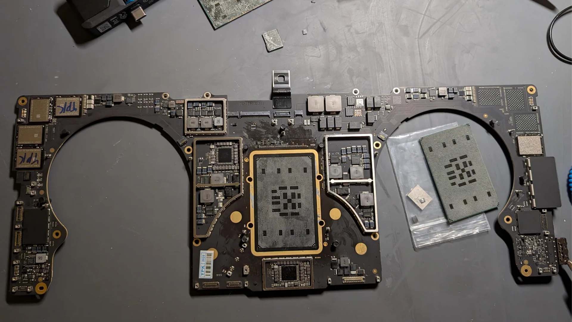 Memory Prices Reach Breaking Point, Forcing Apple to Rethink iPhone Strategy