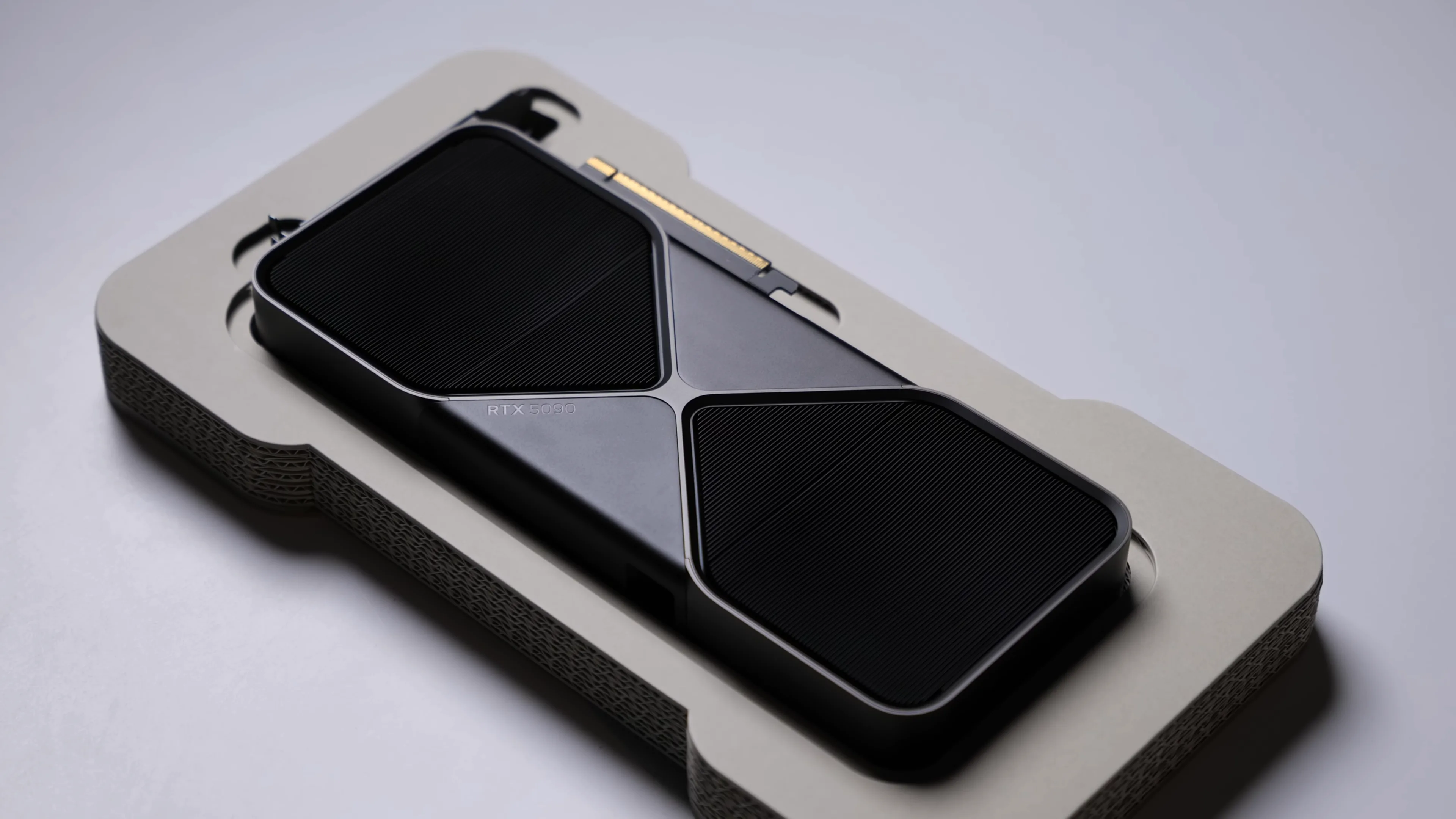 RTX 5090 - duża wydajność dużym kosztem (2160p 30fps VP9 LQ-96kbit AAC)-00.00.04.100